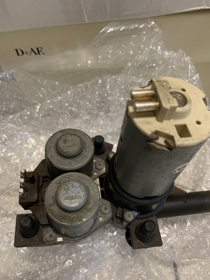 M-Benz W124 E220系列、W124 ACC恆溫雙筒熱水閥、Bosch P/N 0018303784