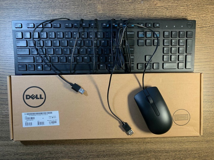 Dell Precision 5720工作站，防眩 4K，i7-7700、4GB繪圖卡、32GB RAM、512GB SSD + 500GB HDD x1、藍牙、USB鍵盤滑鼠組、原廠紙箱