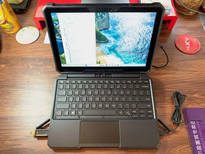 Dell Rugged 7230、i7-1260U、16GB RAM、512GB SSD、視訊、雙筆、插槽式鍵盤、LTE 行動寬頻、軟質尼龍單肩斜背帶、桌上型擴展座 + 完全保固