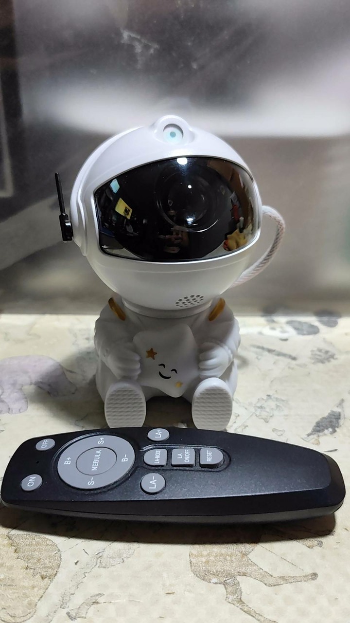 【免運費含贈品】太空人星雲投影燈、靜電離子球