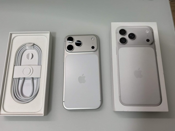 Apple iPhone 17 Pro Max 512G 銀 保固中 送保護殼
