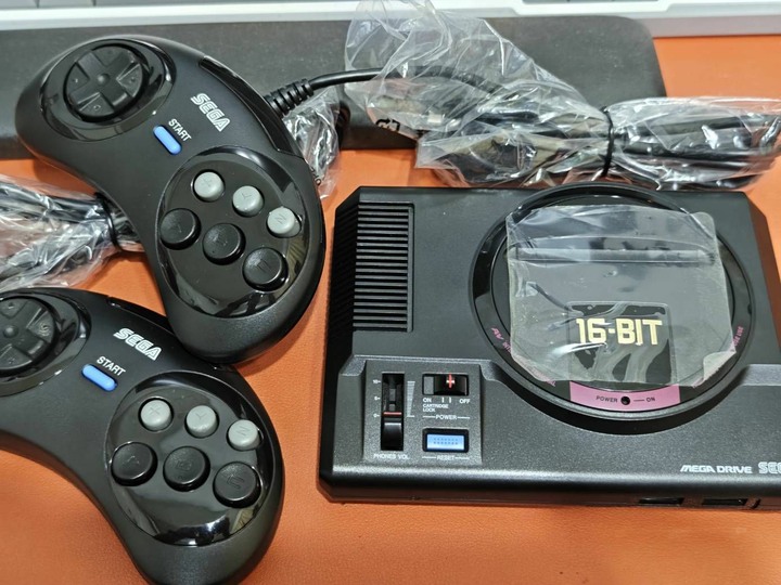 SEGA MEGA DRIVE MINI 迷你MD雙手把版電玩主機(亞版)