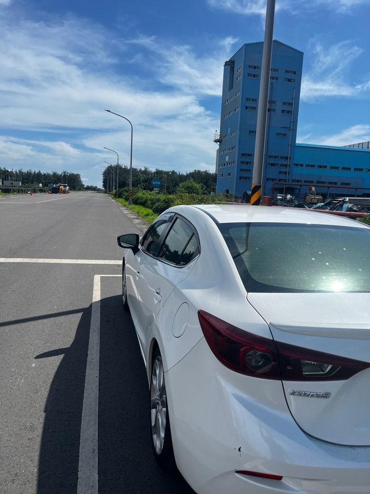 2015/11年底車 Mazda3 2.0 4D 一手車主自售(可議價)
