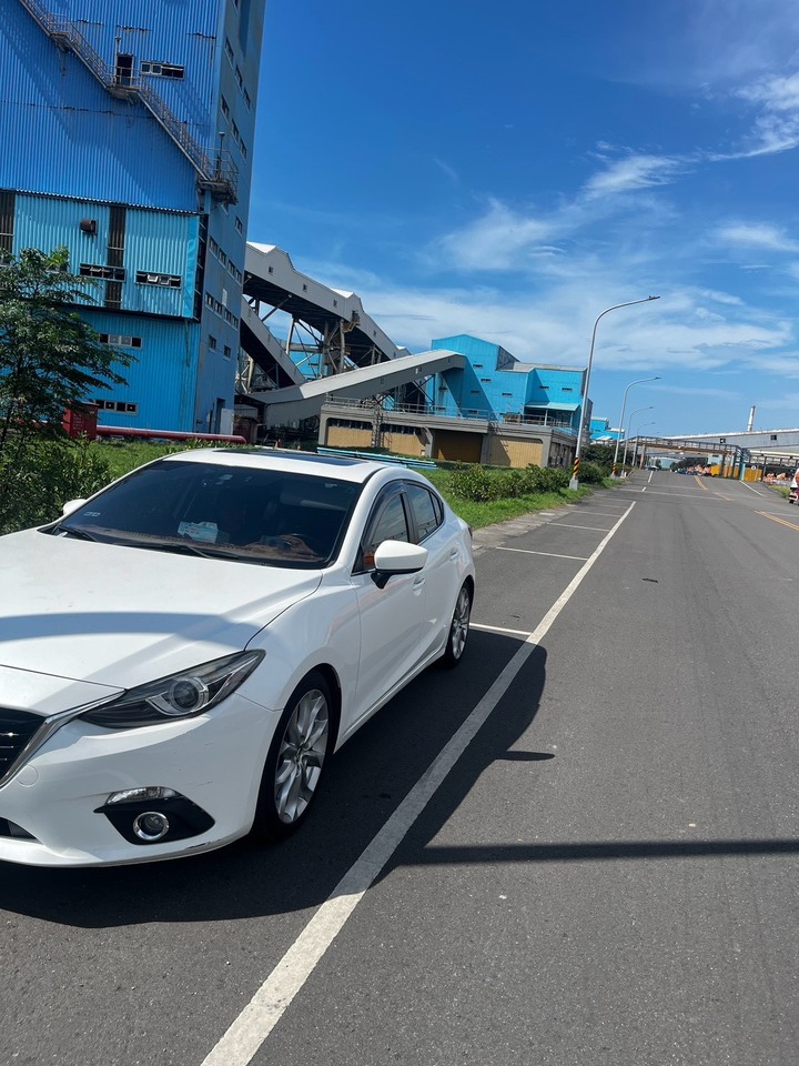2015/11年底車 Mazda3 2.0 4D 一手車主自售(可議價)