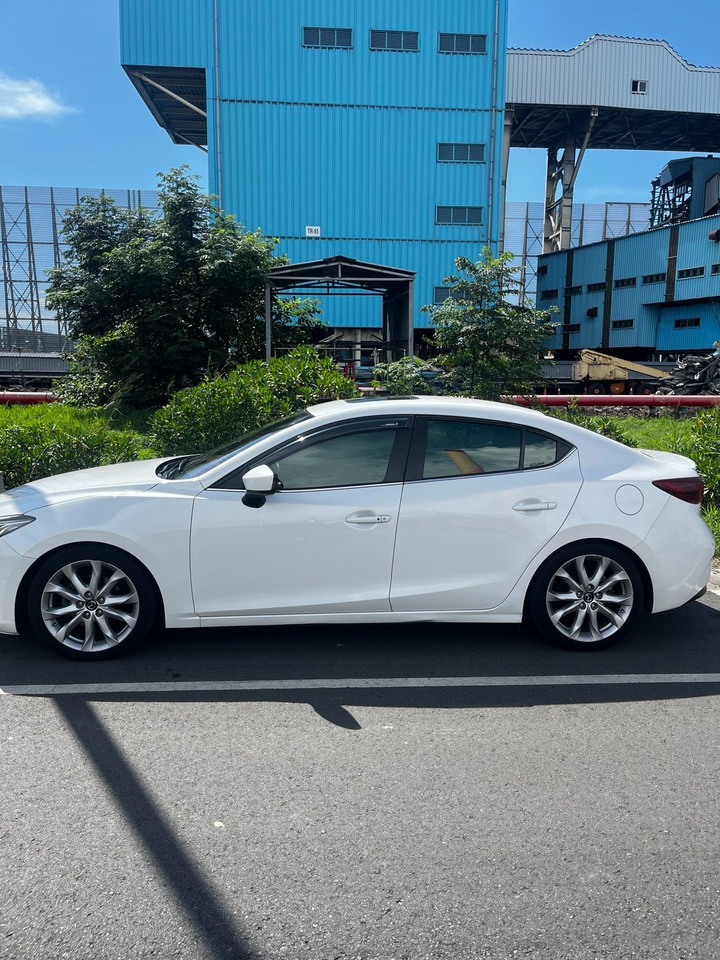 2015/11年底車 Mazda3 2.0 4D 一手車主自售(可議價)