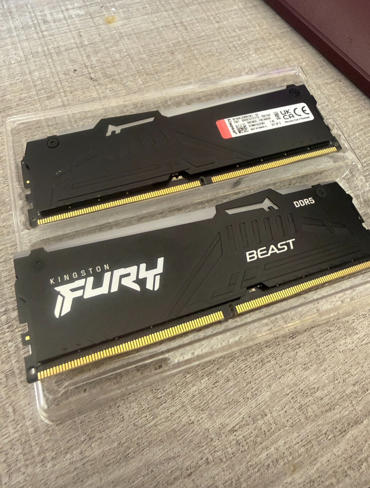 金士頓64G(雙通32Bx2)DDR5-6000 CL30 FURY Beast RBG黑