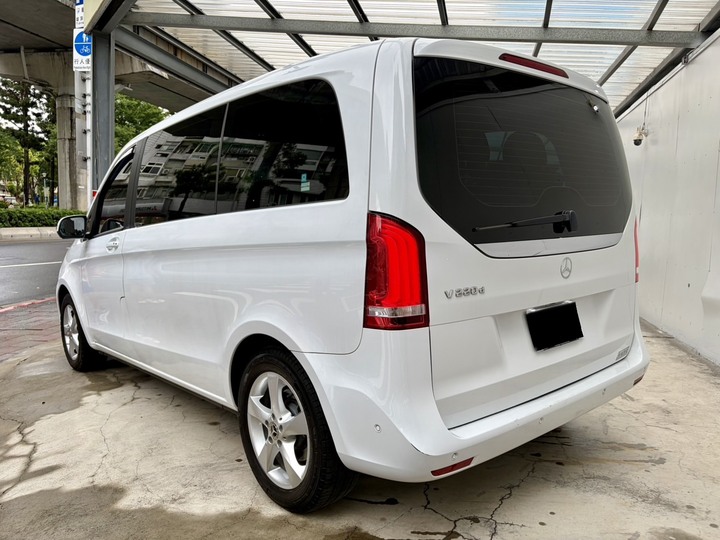 售21年 V220d 7人座 原版件