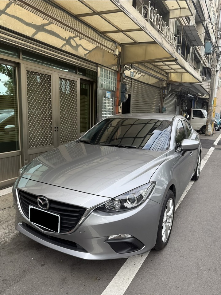 售Mazda 3豪華版 四門 只跑3萬多（一手車 原版件）