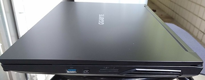 賣技嘉15.6吋I5-10500H+3060-6G電競筆電