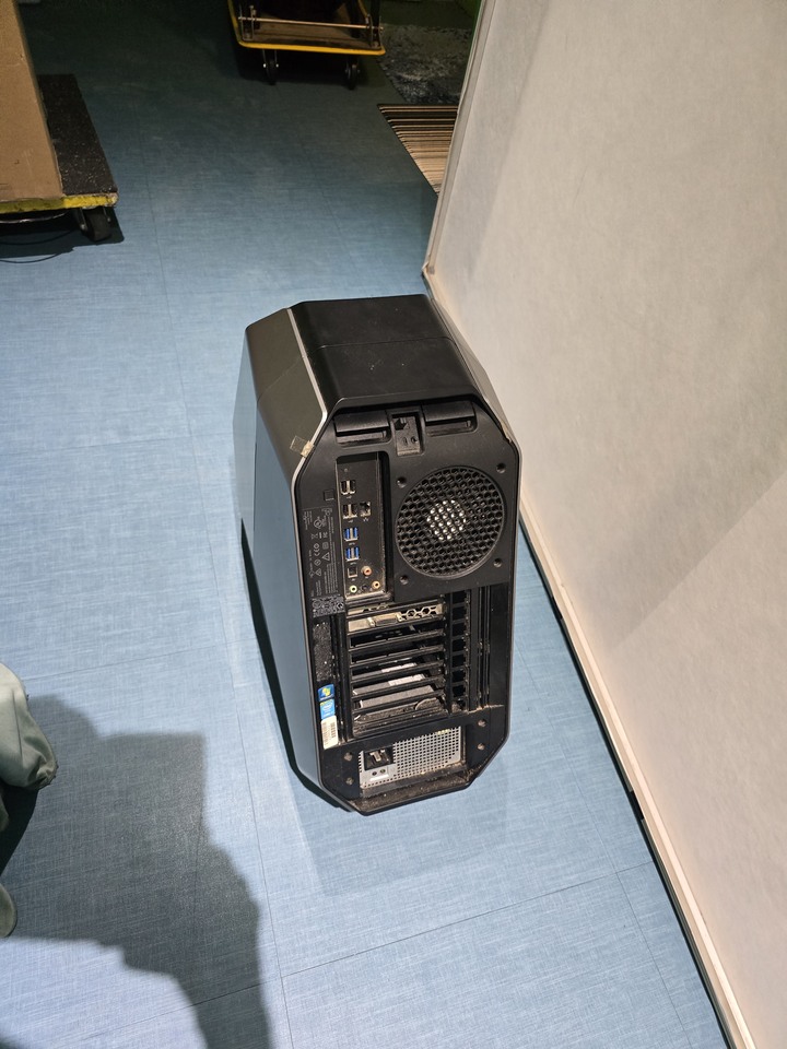 Alienware Area-51 R2 (X99 / 1500W金牌電源 / i7 / 16G RAM)