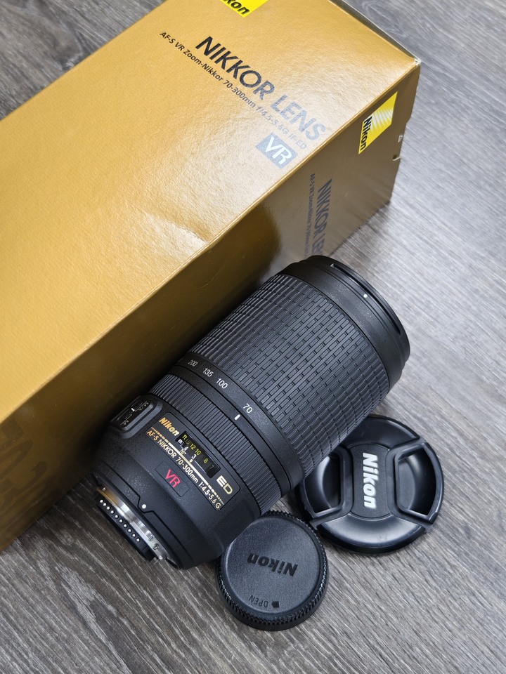 NIKON AF-S 70-300mm F4.5-5.6G VR ED