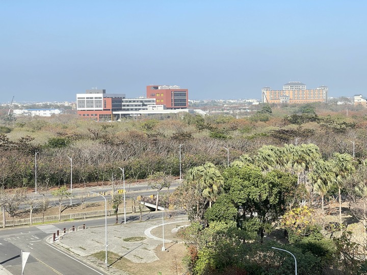 萬坪公園第一排有大財庫面公園永久棟距
