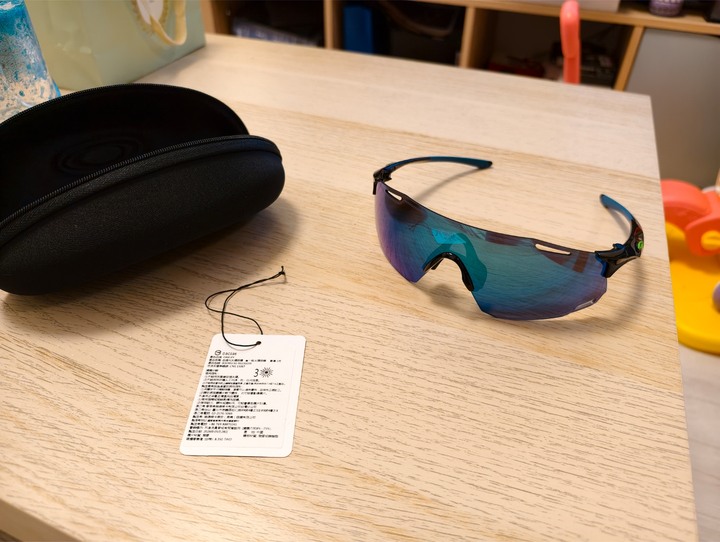 OAKLEY CYBR DYNO 運動太陽眼鏡 (型號: OO09513D)