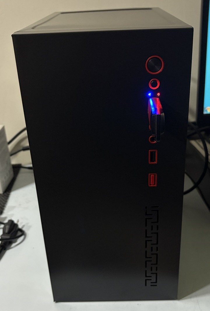 intel四核心主機【Q8400處理器｜4GB 記憶體｜500GB 硬碟｜500W電源】