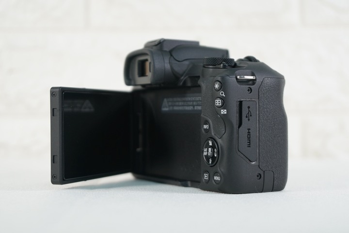 Canon EOS R50+RF-S 18-45mm F4.5-6.3 IS STM 快門小於1000 公司貨