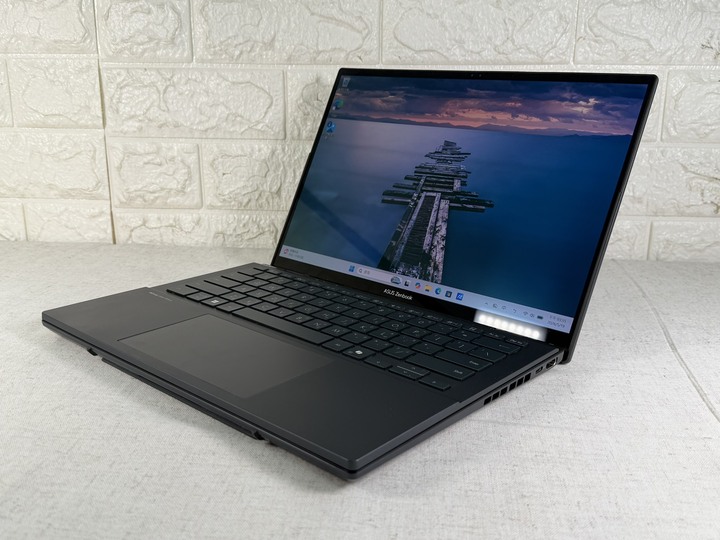 ASUS UX8406CA 14吋AI觸控OLED雙螢幕筆電 U9-285H/32G/1T SSD 保固中