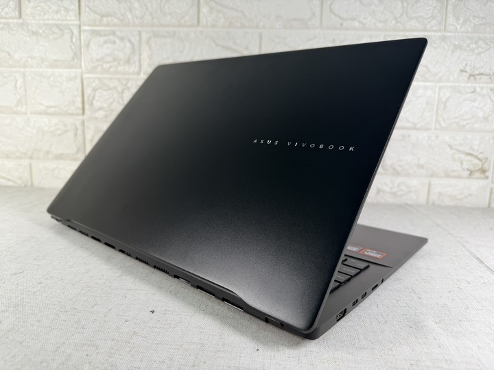 ASUS M5606WA OLED 16吋AI筆電 Ryzen AI 9 370/32G/1T SSD 保固中