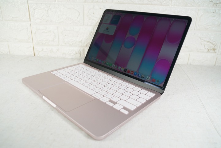 Apple MacBook Neo 13吋 A18 Pro/8G/512G 胭粉色 保固中