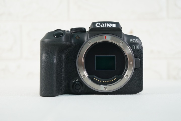 Canon EOS R10+RF-S 18-45mm F4.5-6.3 IS STM 快門小於1000 公司貨保固中