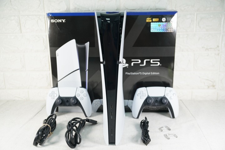 Sony PS5 Slim 1TB 數位版輕薄型主機 雙手把 CFI-2018B01 保固中