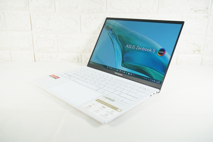 ASUS UM5302LA 13吋 2.8K輕薄筆電 R7-7840U/16G/1T SSD