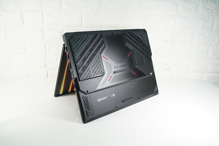 MSI Raider A18 HX A9WJG 電競 R9-9955HX3D/64G/2T/RTX5090 保固中