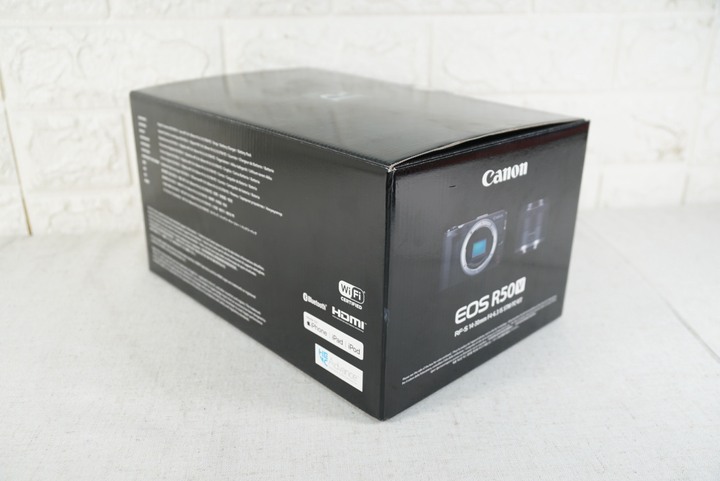 Canon EOS R50V+RF-S14-30mm F4-6.3 IS STM PZ 全新品