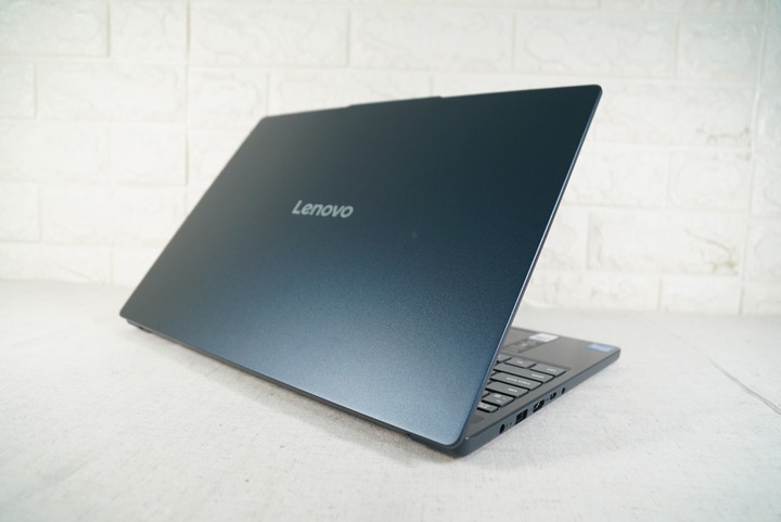 Lenovo IdeaPad Slim 3 15IRH10 效能筆電 i5-13420H/16G/512SSD 保固中