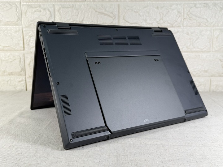 ASUS UX8406CA 14吋AI觸控OLED雙螢幕筆電 U9-285H/32G/1T SSD 保固中