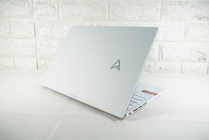 ASUS UM5302LA 13吋 2.8K輕薄筆電 R7-7840U/16G/1T SSD