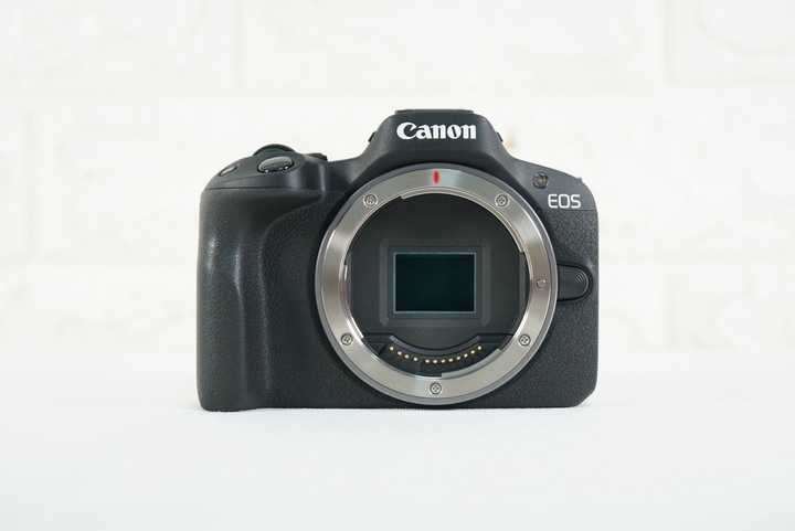 Canon EOS R50+RF-S 18-45mm F4.5-6.3 IS STM 快門小於1000 公司貨