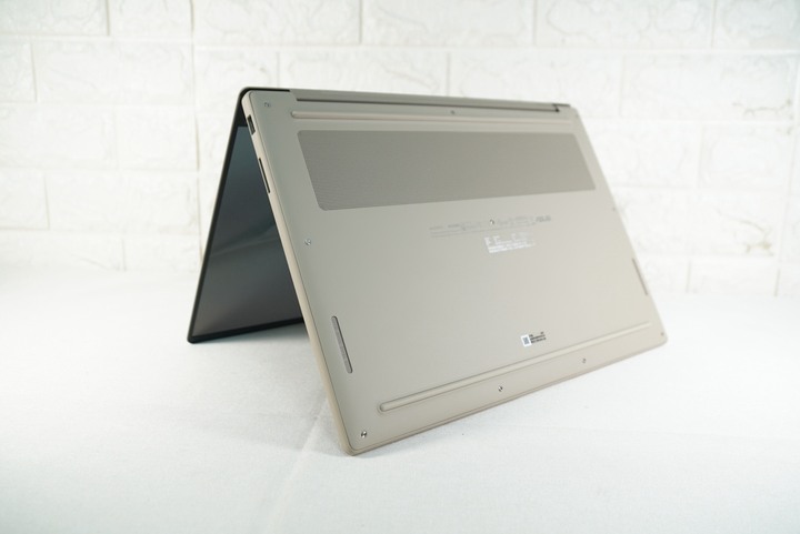 ASUS UX3607QA 16吋AI效能OLED筆電 X126100/16G/512SSD 保固中