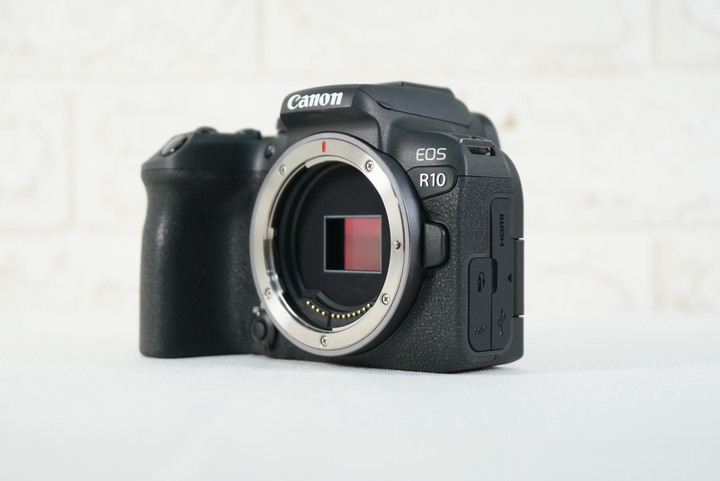 Canon EOS R10+RF-S 18-45mm F4.5-6.3 IS STM 快門小於1000 公司貨保固中