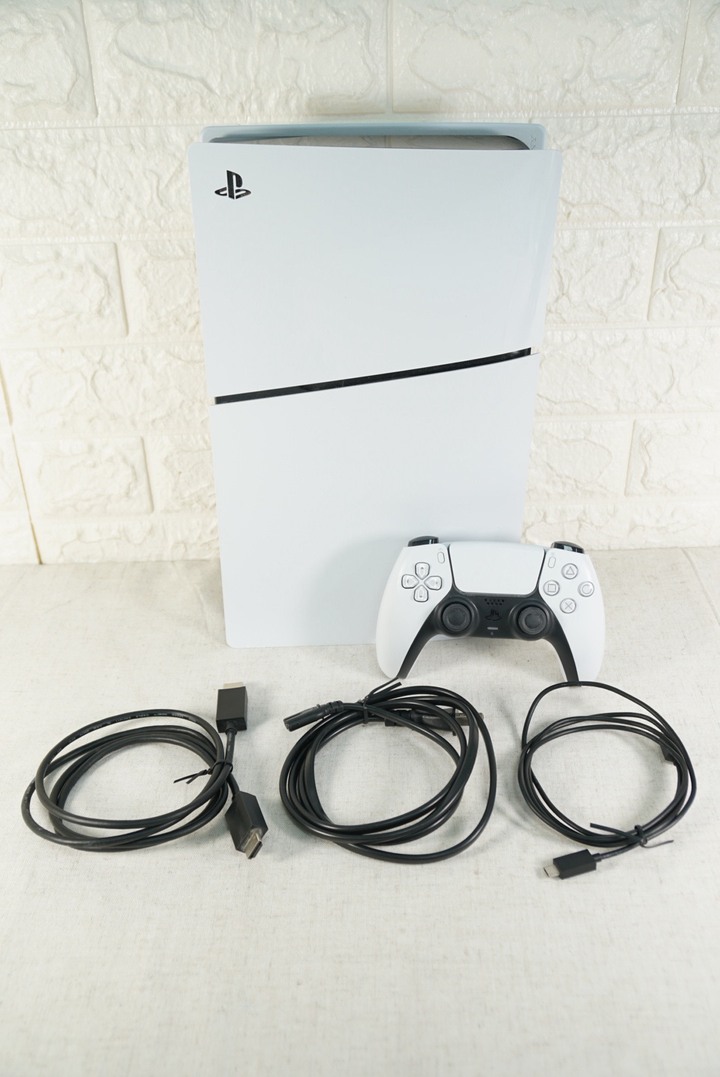 Sony PS5 Slim 1TB 數位版輕薄型主機 單手把 CFI-2018