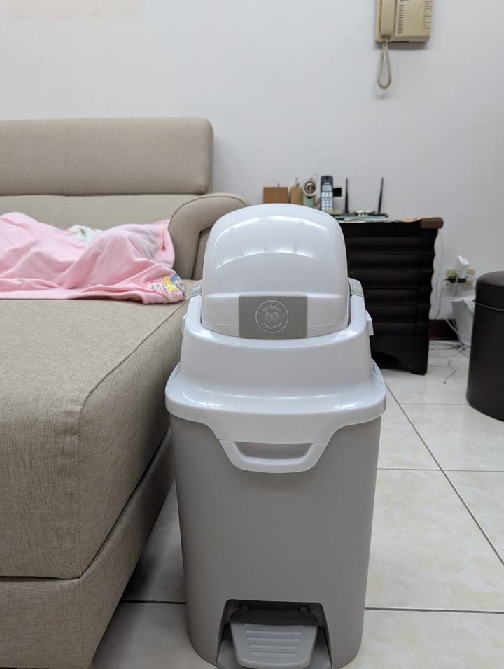 二手Diaper Champ 腳踏式氣密隔臭尿布桶 9成9新