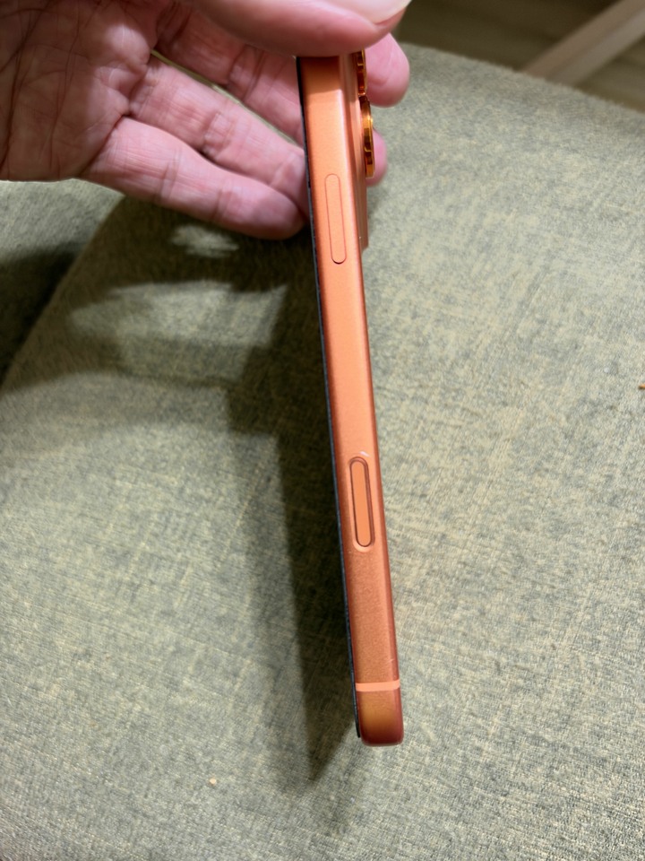 狀態非常好的橘色iPhone 17 Pro Max 256g手機一隻