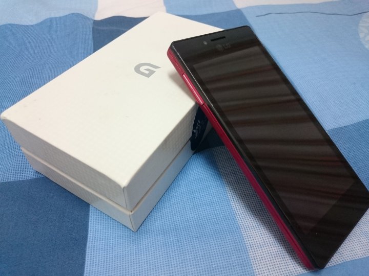 LG Optimus GJ E975W 紅