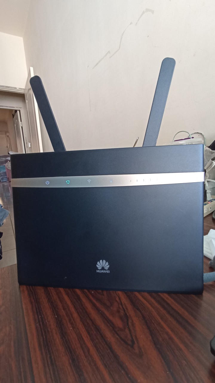 HUAWEI 華為4G無線路由器 B525s-65a 附二支外接天線 支援亞太2CA 過保台中市可自取