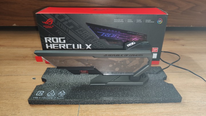 ASUS ROG HERCULX顯示卡支撐架