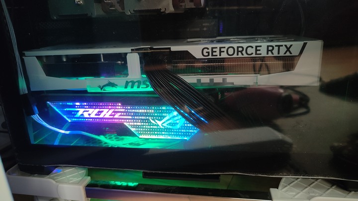 ASUS ROG HERCULX顯示卡支撐架