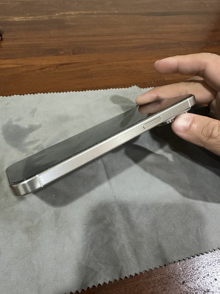 iphone 15 pro max 已更換蘋果原廠電池健康度100% 循環次數0