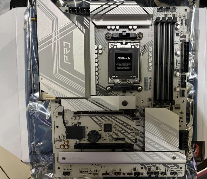 華擎X870主機板 + Acer DDR5-6000 16GB*2 + 博帝VP4300 Lite 2TB Gen4 SSD
