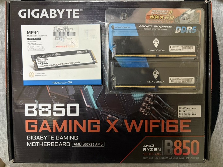 技嘉B850 GAMING X WIFI6E+巨蟒DDR5-6400 CL32 32G*2+十銓MP44 1TB SSD