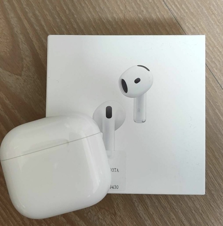 近全新AirPods 4 主動式降噪款