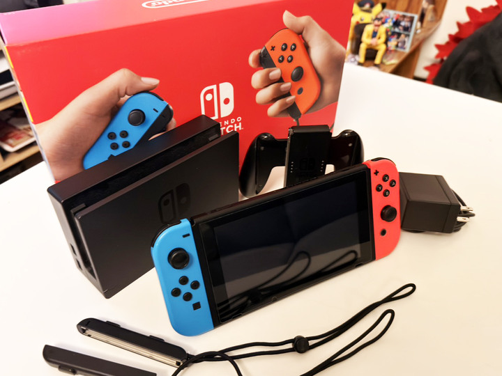 Switch電力加強版 - 機況佳，盒裝配件都在