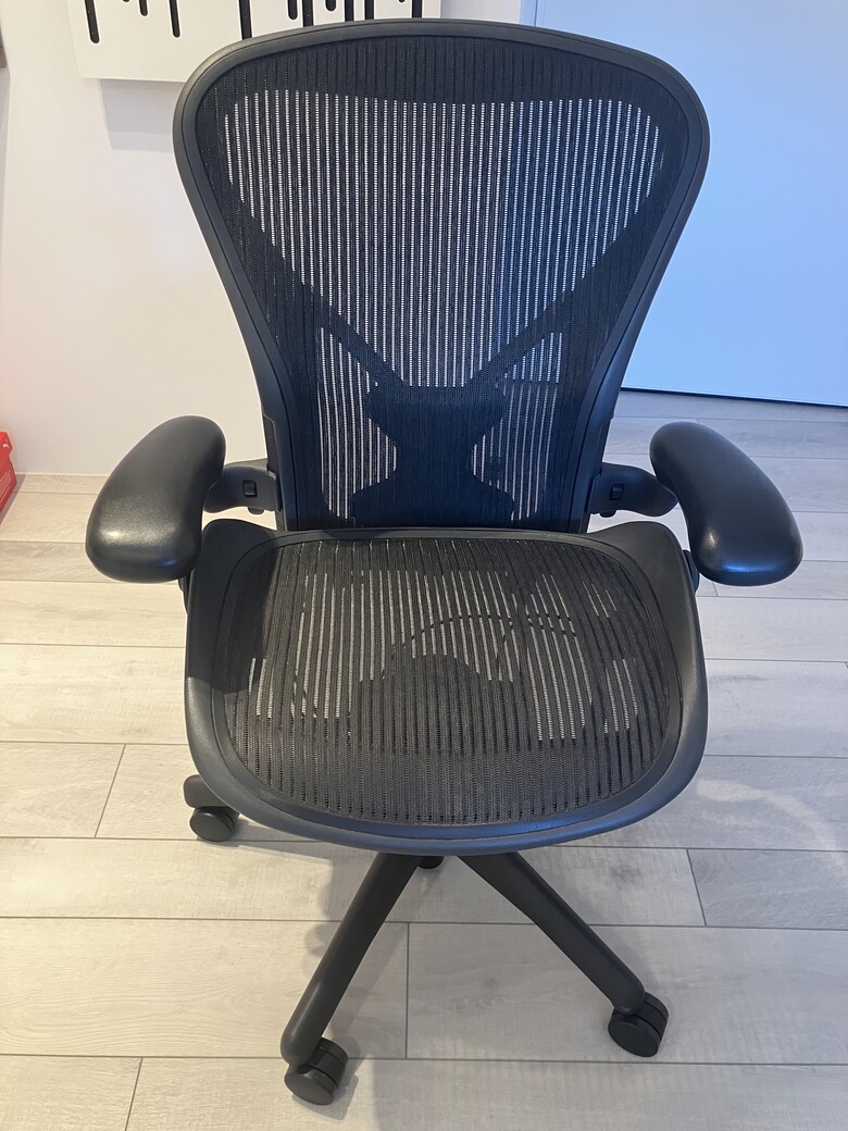 Herman Miller Aeron 人體工學椅