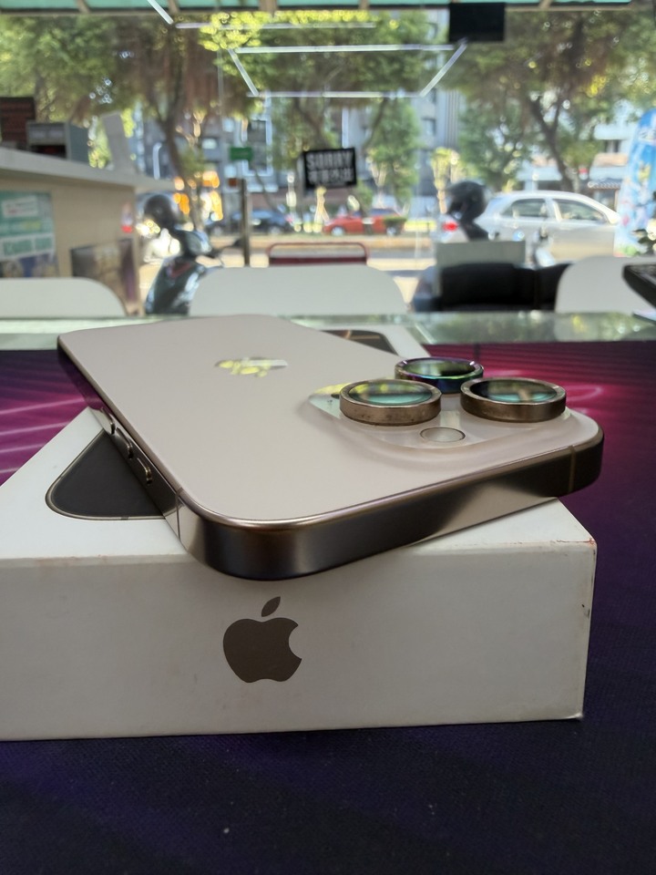 IPhone 16 Pro 256G沙漠金+機美如新!!![已保固]