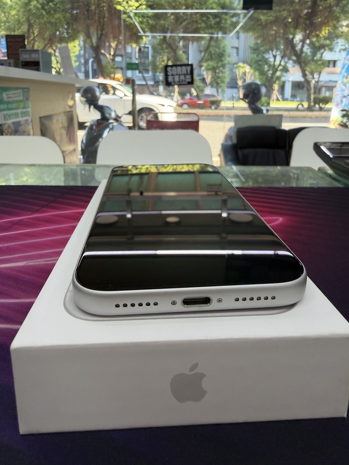iphone 17 Pro Max 512g銀色+機美如新!![尚在保固期內]