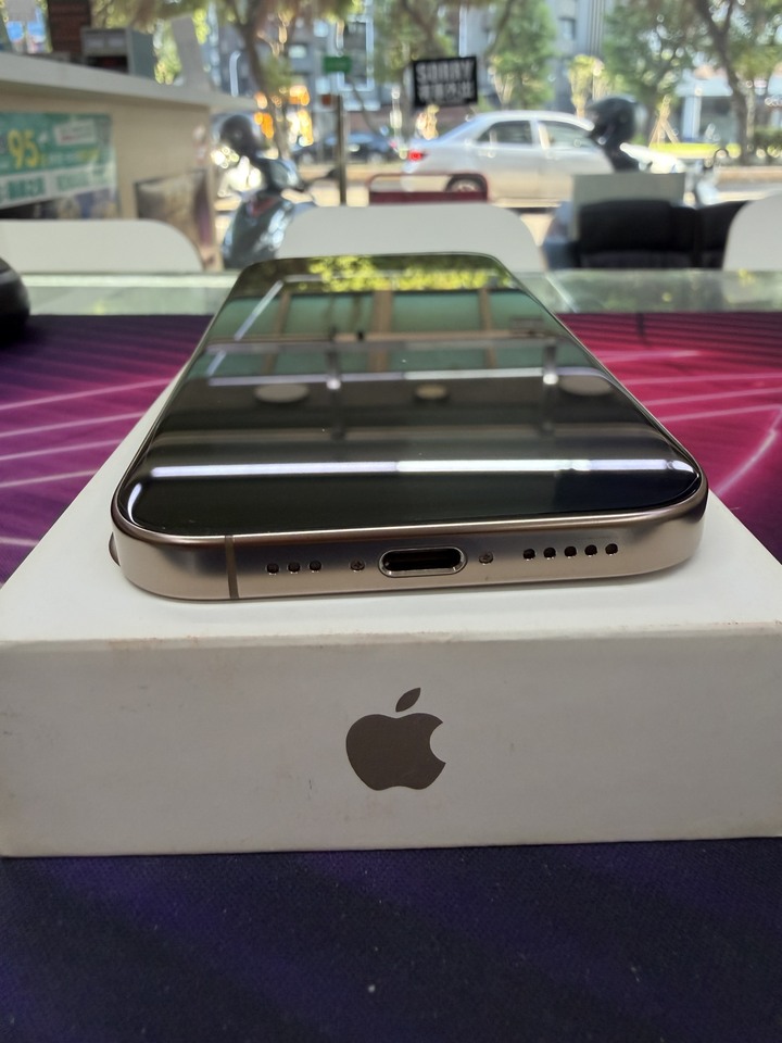 IPhone 16 Pro 256G沙漠金+機美如新!!![已保固]