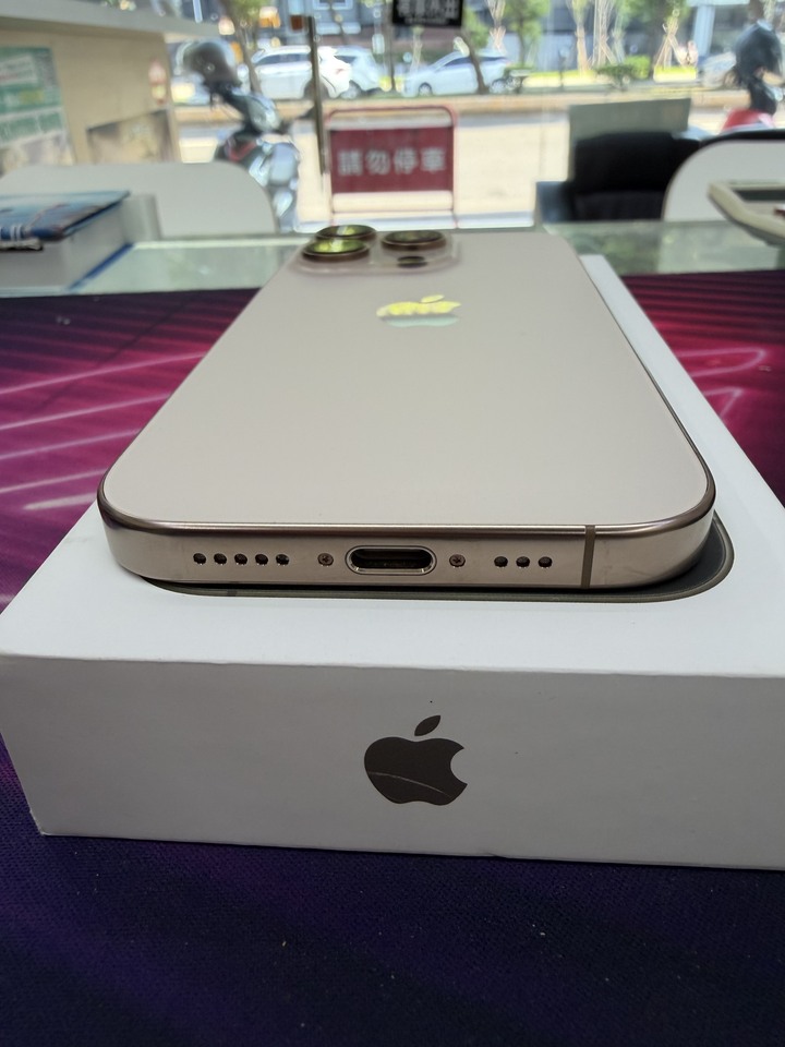 IPhone 16 Pro 256G沙漠金+機美如新!!![已保固]